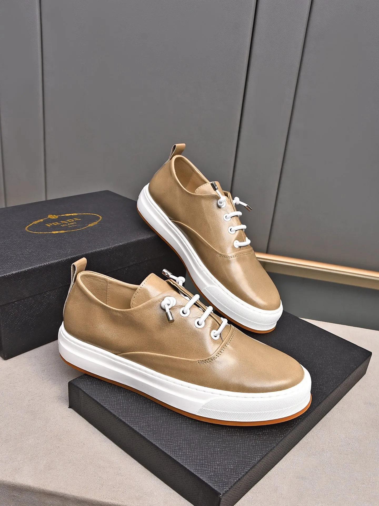 Men's Men's Shoes 💰440 [Top-grade butter leather] 🆕🔥New update🔥👟PRADA (Prada) new products are released, imported soft butter leather, fashionable to allow air to penetrate the entire shoe, Niu B's shoes [strong] bring an extremely comfortable and breathable feeling! Beautiful inside and out! Exquisite workmanship, 😌Code number: 38~44 (45 customized) Three colors to choose from.